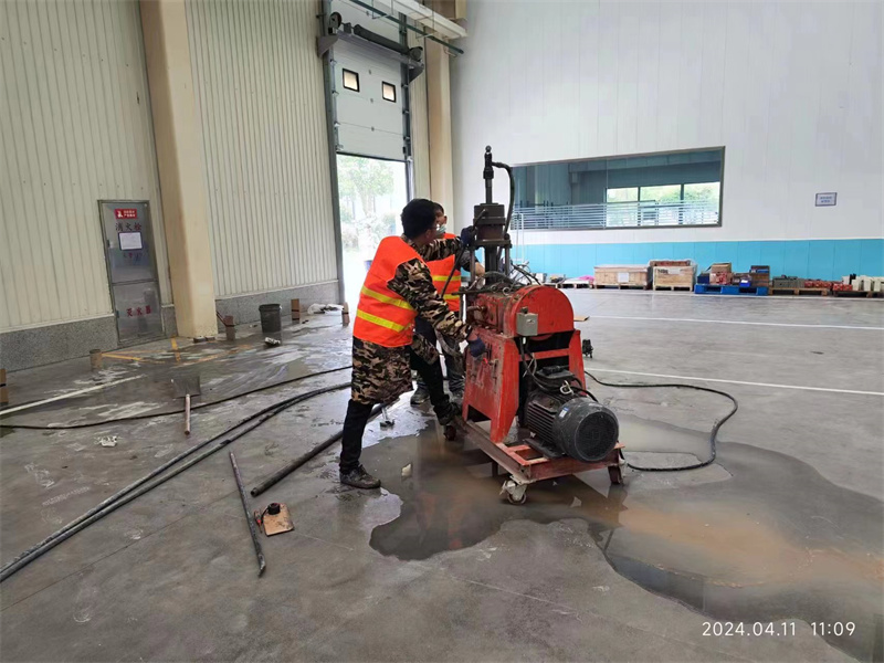 石柱厂房地面下沉塌陷注浆加固施工